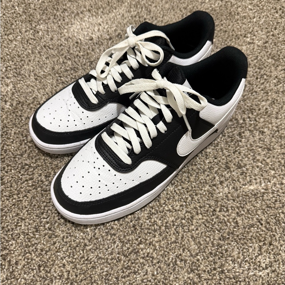 Nike Vision Low Black & White Women’s Sneakers